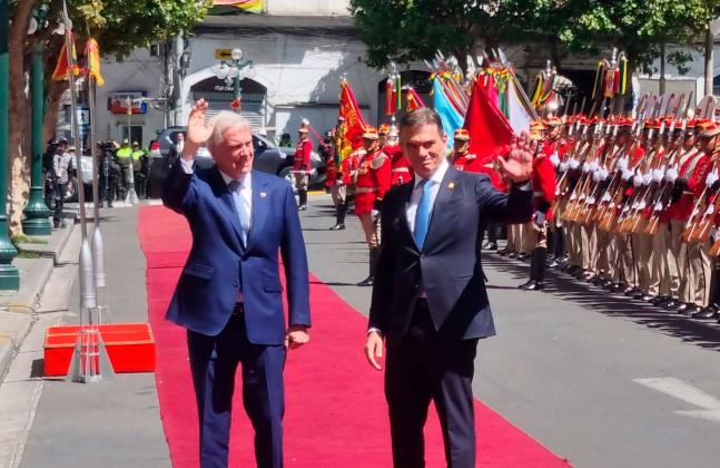 “Que viva Chile y viva Bolivia”, el presidente Kast en la Plaza Murillo