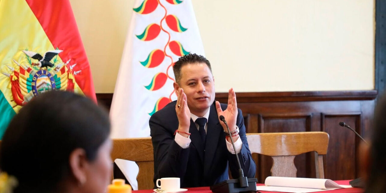Lara y bancadas acuerdan priorizar interpelaciones y elección de autoridades